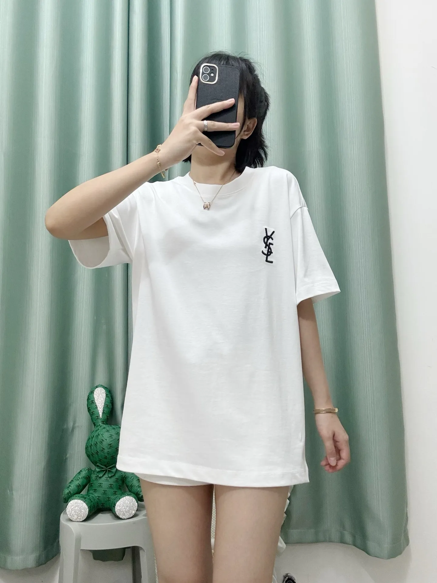 White ， Same Style